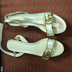 Flats, heels,and pants. Size 6 for the shoes